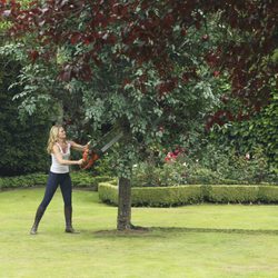 Emma tala el árbol de las manzanas de Regina en 'Once Upon a Time'