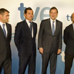 Mariano Rajoy posa con los directivos de TVE tras su entrevista