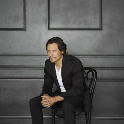 Foto promocional de Nick Wechsler de 'Revenge'