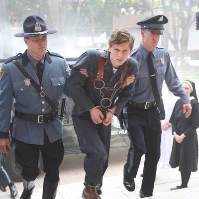 Evan Peters es Kit en 'American Horror Story: Asylum'