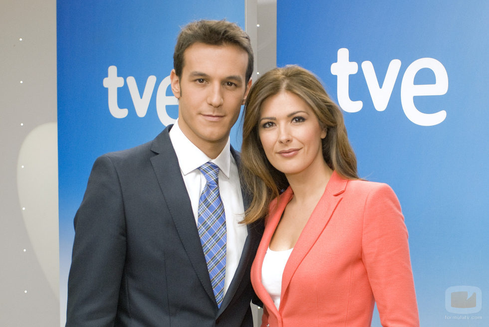 Diego Losada y Lara Siscar, presentadores de 'La tarde en 24h'