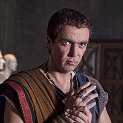 John Hannah es Quintus en 'Spartacus: Dioses de la arena'