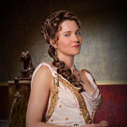 Lucy Lawless es Lucretia en 'Spartacus: Dioses de la arena'