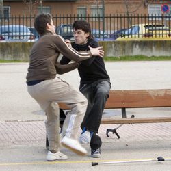 Pelea en el capítulo "El precio de la verdad"