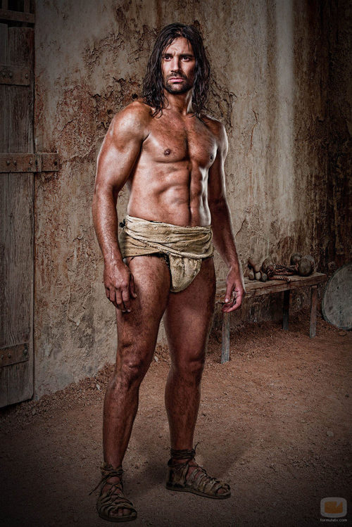 Manu Bennett es Crixus en 'Spartacus: Dioses de la arena'