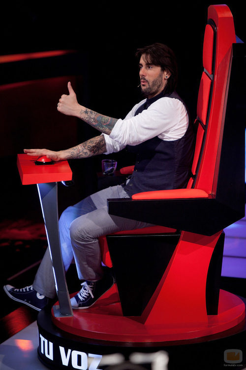 Melendi en su silla giratoria de 'La Voz'