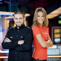 Marc Martín y Montse Busquets, presentadores de la segunda temporada de 'Conexión TDP'