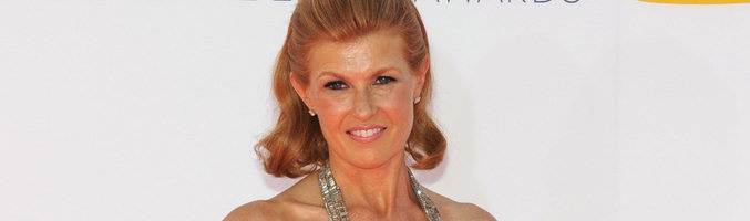 Connie Britton en la alfombra roja de los Emmy 2012