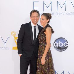 Seth Meyers y Alexi Ashe en los Emmy 2012