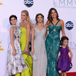Las chicas de 'Modern Family' posan juntas en los Emmy 2012