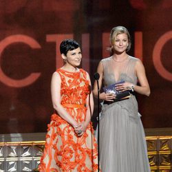 Emily VanCamp y Ginnifer Goodwin en los Emmy 2012