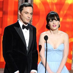 Zooey Deschanel y Jim Parsons en los Emmy 2012