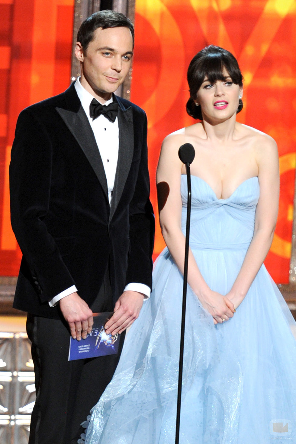 Zooey Deschanel y Jim Parsons en los Emmy 2012
