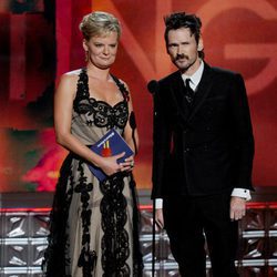 Martha Plimpton y Jeremy Davies en los Emmy 2012