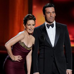 Jon Hamm y Tina Fey en los Emmy 2012