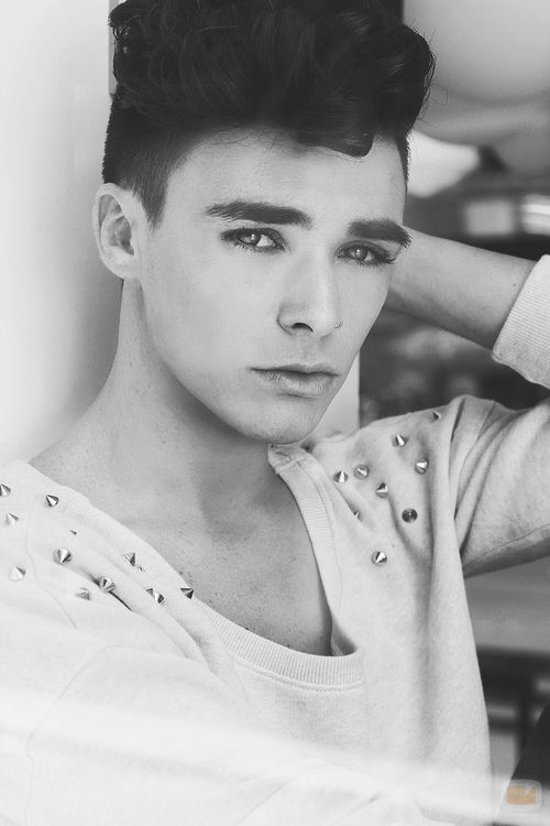 Jefferson, exconcursante de Operación Triunfo, posa para la revista Overlay Magazine