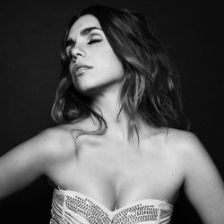 Elena Furiase se pone sexy para Overlay Magazine