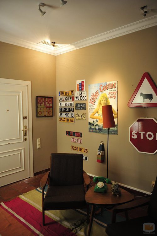 Habitación con teléfono en 'Gandía Shore'