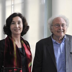 Elsa Punset junto a su padre, Eduard Punset