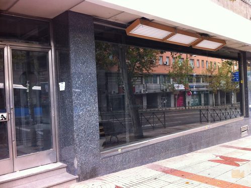 Exterior del local de 'Alguien tenía que decirlo'