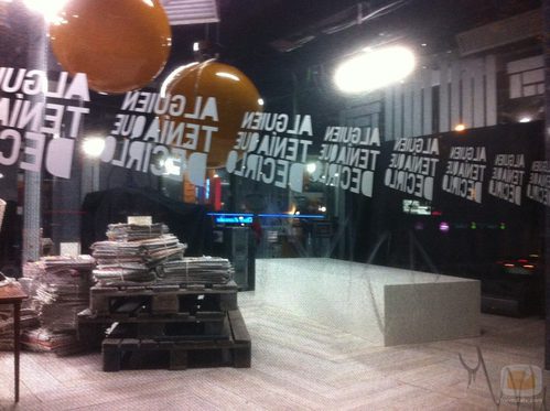 Lateral del plató de 'Alguien tenía que decirlo'