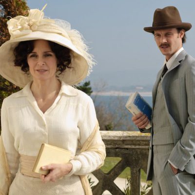 Surge la atracción entre Adriana (Silvia Marsó) y Javier Alarcón (Eloy Azorín) en 'Gran Hotel'