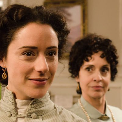 Doña Teresa (Adriana Ozores) y Sofía Alarcón (Luz Valdenebro) en la segunda temporada de 'Gran Hotel'