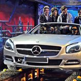 One Direction con El Hombre de Negro