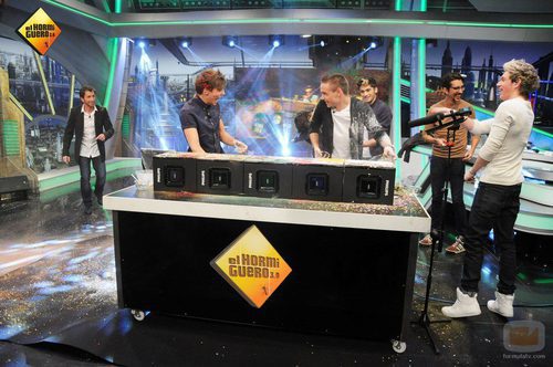 Louis Tomlinson y Liam Payne se echan harina en 'El Hormiguero'