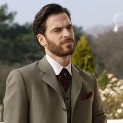 Alfonso Bassave es Gonzalo Alarcón en 'Gran Hotel'