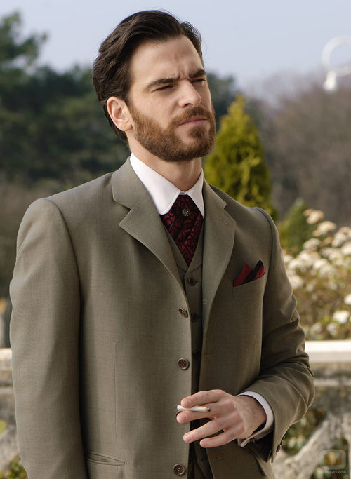 Alfonso Bassave es Gonzalo Alarcón en 'Gran Hotel'