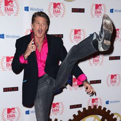 David Hasselhoff lanza la patada voladora en los MTV EMA 2012