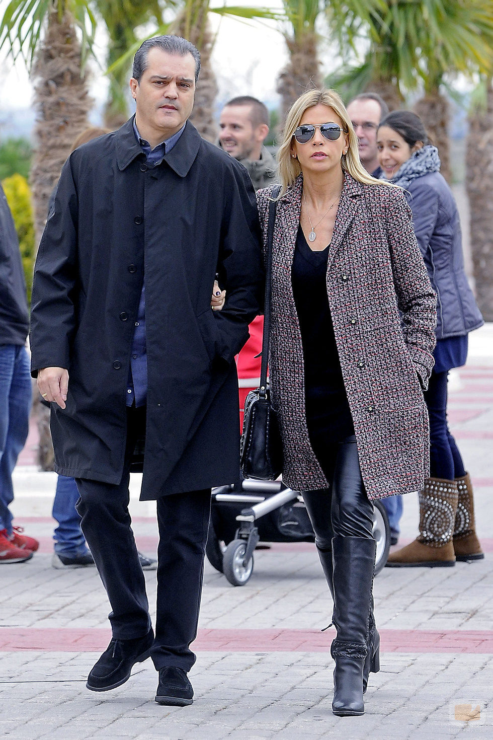 Ramón García y su mujer en la capilla ardiente de Miliki