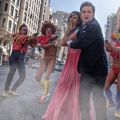 Melanie Olivares y Secun de la Rosa perseguidos en plena Gran Vía madrileña