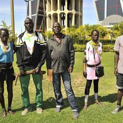 La tribu Suri en Madrid tras su viaje a España en la segunda temporada de 'Perdidos en la ciudad'