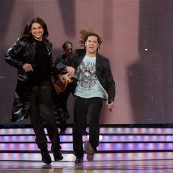 Bisbal y Rafa dandolo todo en el escenario de 'La Voz'