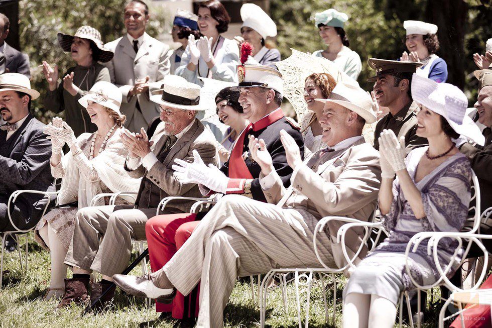 Fotograma de los personajes de 'La memoria del agua'