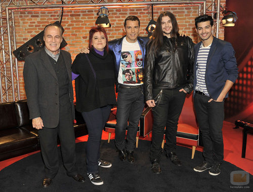 Jesús Vázquez con los finalistas de 'La voz'