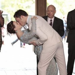 Beso apasionado entre Leighton Meester y Ed Westwick en el final de 'Gossip Girl'