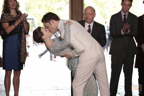 Beso apasionado entre Leighton Meester y Ed Westwick en el final de 'Gossip Girl'