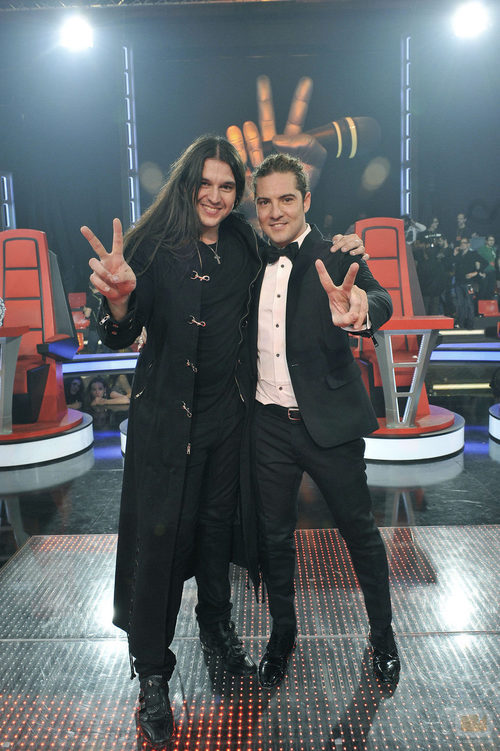 Rafa, ganador de 'La Voz', posando con David Bisbal