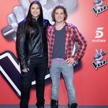 El ganador de 'La Voz', Rafa, posando junto a David Bisbal en la rueda de prensa
