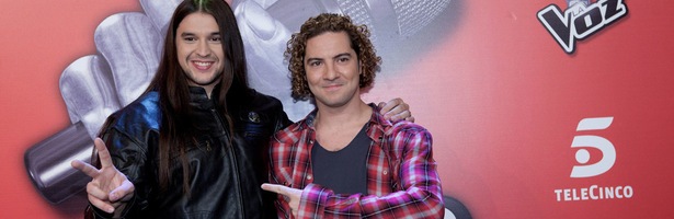 David Bisbal posando junto a Rafa, ganador de 'La Voz'