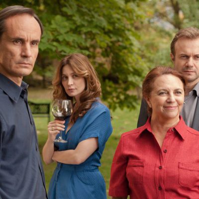 Pablo, Emma y Miguel Cortázar con su madre Rosalía en 'Gran Reserva'