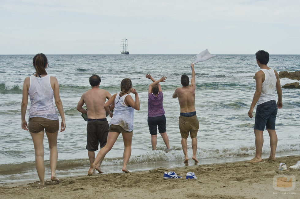 De la Cuadra, Salomé, Max, Ainhoa, Piti, Vilma y Cho gritan desde tierra al Estrella Polar