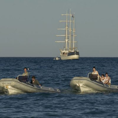 De la Cuadra, Salomé, Max, Ainhoa, Piti, Vilma y Cho se dirigen a tierra firme