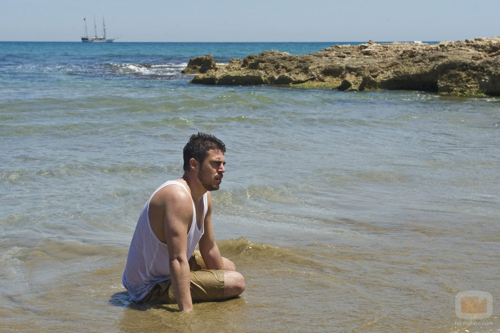 Piti se da un baño en la orilla de la playa al llegar a tierra firme