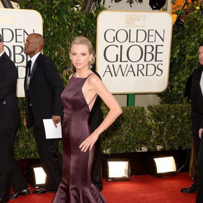 Taylor Swift a su llegada a los Globos de Oro 2013