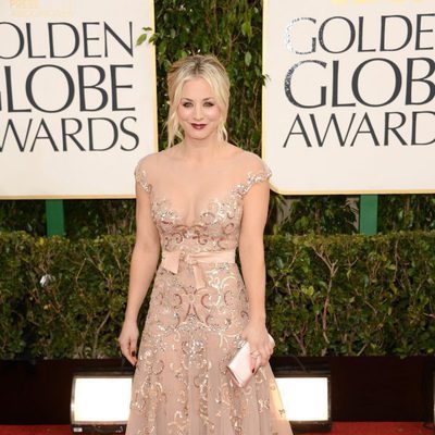 Kaley Cuoco, de 'The Big Bang Theory', en los Globos de Oro 2013