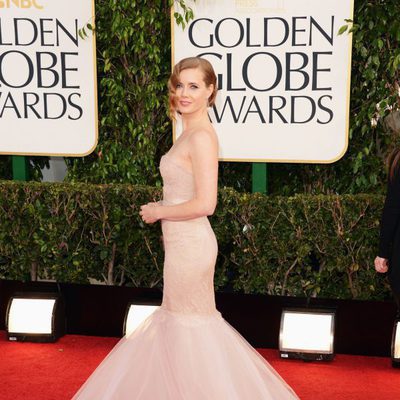 Amy Adams en la alfombra roja de los Globos de Oro 2013